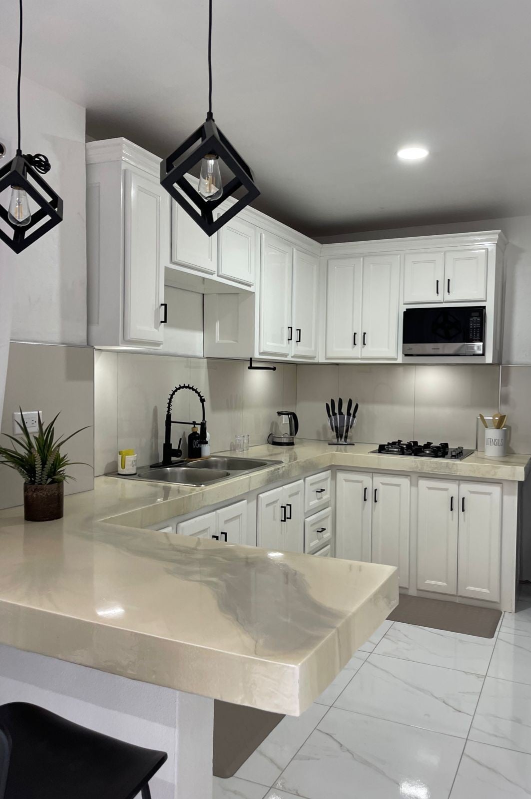The complete cream-veined epoxy countertop in a white kitchen in Ocho Rios